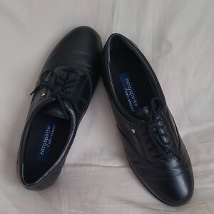 Easy Spirit Women's Classic Black Leather Shoes